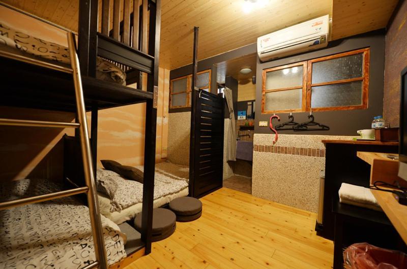 Sha Feng Lu Dian Bed & Breakfast Magong Bagian luar foto